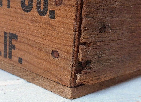 白いペンキの付いたヴィンテージ・ウッドボックス/木箱/フルーツ箱 USA
