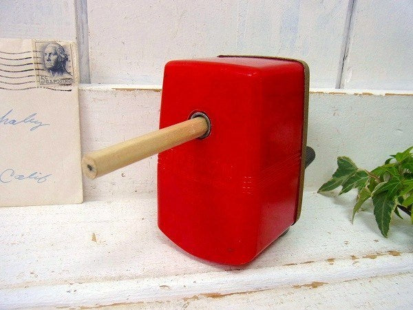 【BOSTON】ボストン・赤色の小さなアンティーク・ペンシルシャープナー/鉛筆削り USA