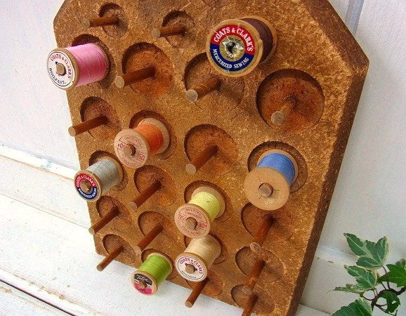 コルク製・ヴィンテージ・壁掛けスプールホルダー/糸巻きホルダー/ボビンホルダー USA