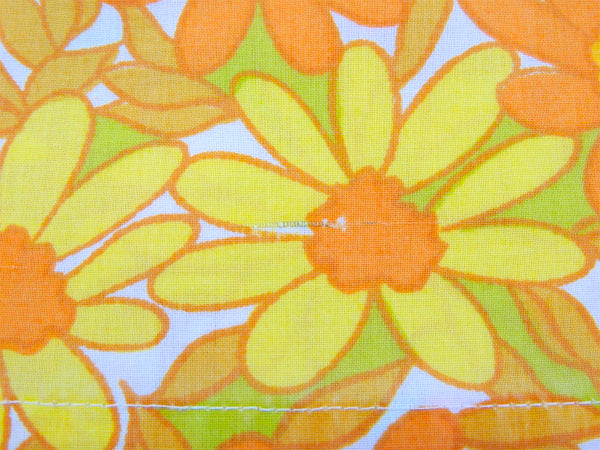 【Penneys】ペニーズ・カラフルなイエローの花柄・ヴィンテージ・USEDフラットシーツ(1/2)