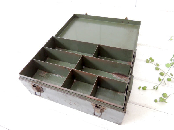 【ミリタリー・2段式・仕切り付き】モスグリーン・メタル製・ヴィンテージ・ツールボックス/工具箱