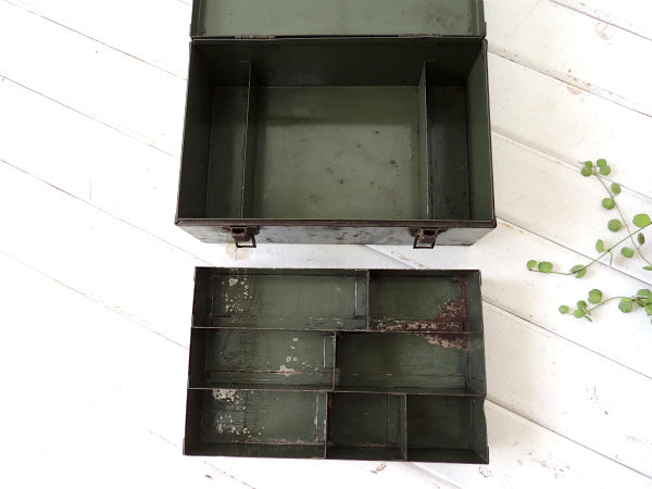 【ミリタリー・2段式・仕切り付き】モスグリーン・メタル製・ヴィンテージ・ツールボックス/工具箱