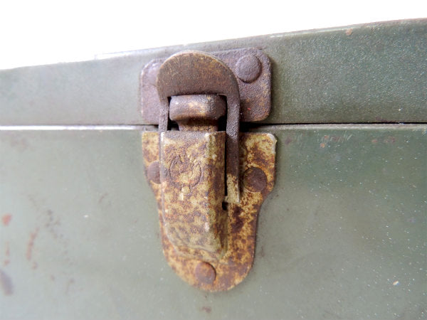 【ミリタリー・2段式・仕切り付き】モスグリーン・メタル製・ヴィンテージ・ツールボックス/工具箱