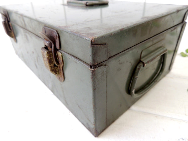 【ミリタリー・2段式・仕切り付き】モスグリーン・メタル製・ヴィンテージ・ツールボックス/工具箱