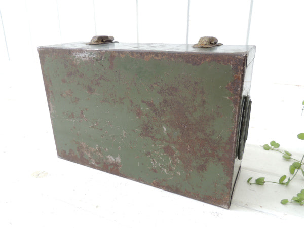 【ミリタリー・2段式・仕切り付き】モスグリーン・メタル製・ヴィンテージ・ツールボックス/工具箱