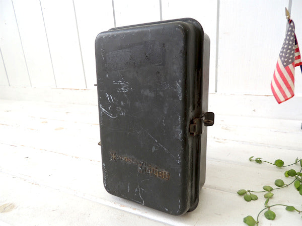 【MALIBU・エンボス】メタル製・ヴィンテージ・ツールボックス(電気コード収納)