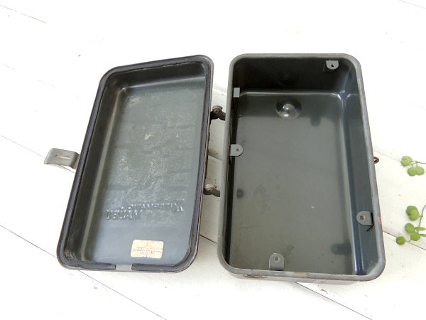 【MALIBU・エンボス】メタル製・ヴィンテージ・ツールボックス(電気コード収納)