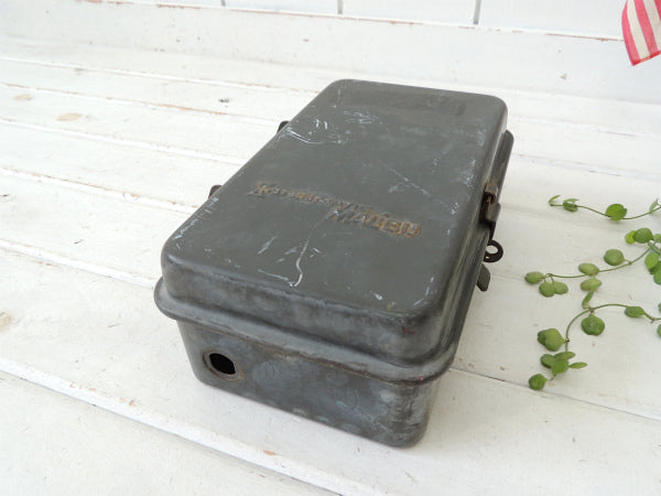 【MALIBU・エンボス】メタル製・ヴィンテージ・ツールボックス(電気コード収納)