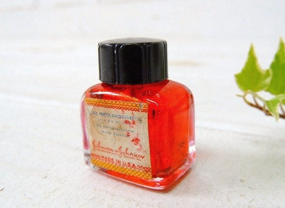 【ジョンソン&ジョンソンの小さなヴィンテージ・薬瓶】メディスンボトル/ガラスボトル　USA