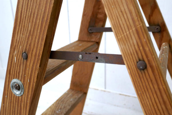シャビーシック ペンキの付いた木製・アンティーク・OLD・ステップラダー・脚立・ステップツール