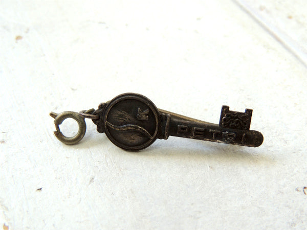 ペトリ・PETRI・カメラ&レンズ 鍵 モチーフ・アドバタイジング・アンティーク・タイピン