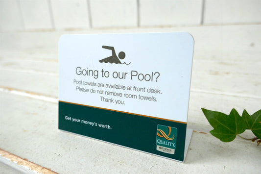 Going to our Pool? プール 卓上型 モーテル&ホテル サインプレート 看板サイン