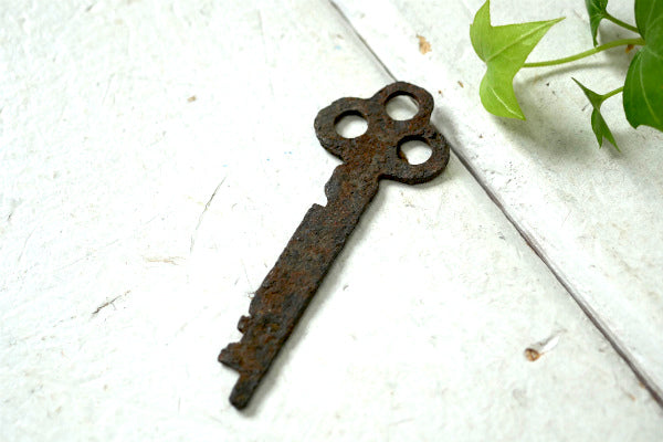 三つ穴 古鍵 KEY アンティーク 鍵 アメリカンビンテージ キー USA キーホルダー