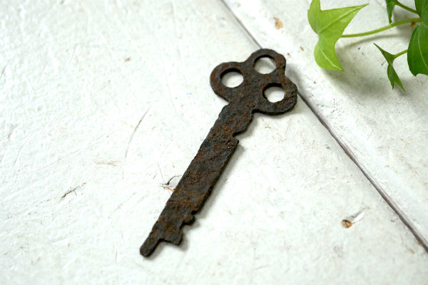 三つ穴 古鍵 KEY アンティーク 鍵 アメリカンビンテージ キー USA キーホルダー