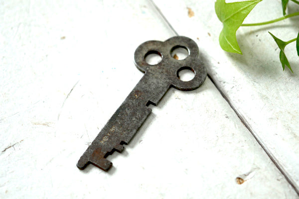 三つ穴 古鍵 KEY アンティーク DF12 鍵 アメリカンビンテージ キー USA キーホルダー