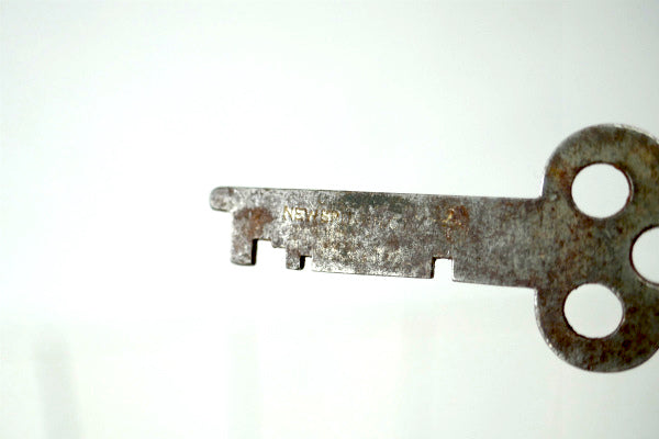 三つ穴 古鍵 KEY アンティーク DF12 鍵 アメリカンビンテージ キー USA キーホルダー