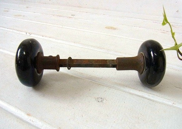 黒いガラス製×アイアン製・アンティーク・ドアノブ USA