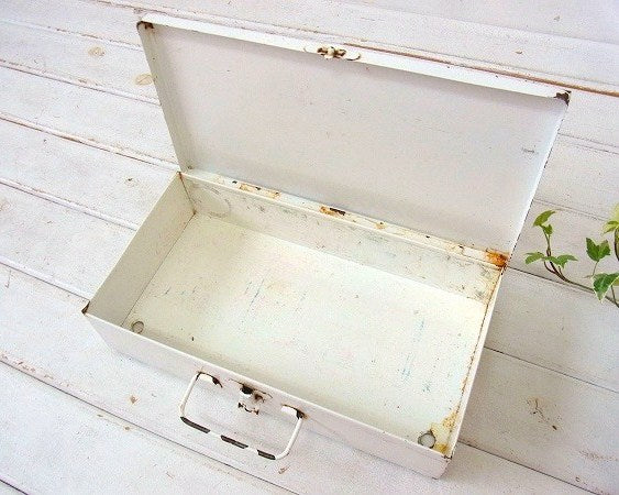 白色のメタル製・ヴィンテージ・救急箱/ファーストエイド USA