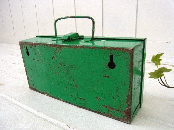 【FIRST AID KIT】緑色のシャビーなヴィンテージ・救急箱/ファーストエイド USA