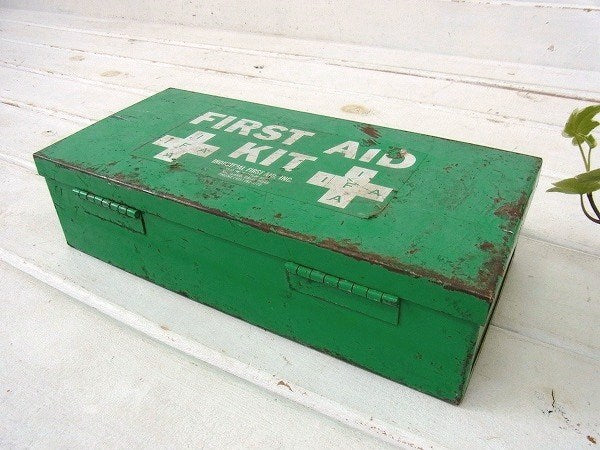 【FIRST AID KIT】緑色のシャビーなヴィンテージ・救急箱/ファーストエイド USA