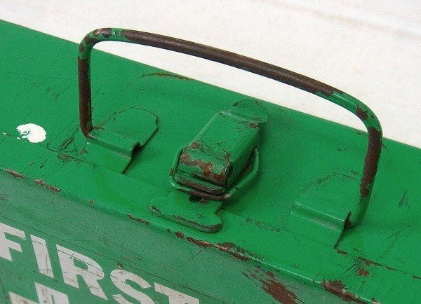 【FIRST AID KIT】緑色のシャビーなヴィンテージ・救急箱/ファーストエイド USA