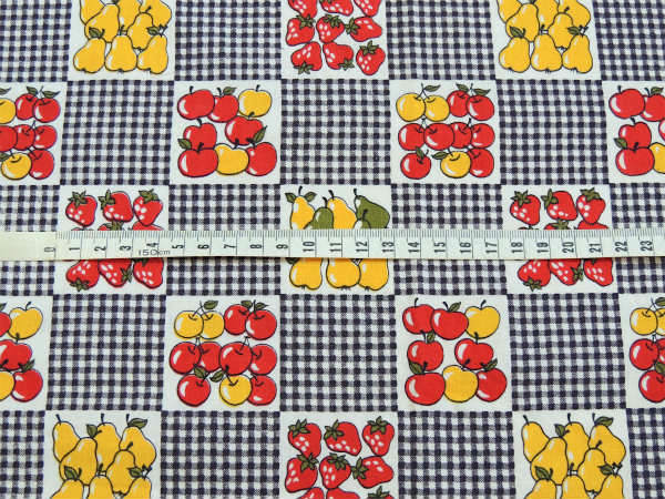 リンゴ&イチゴ&洋梨・フルーツ柄×ブロックチェック・ヴィンテージ・ファブリック/生地/109×82㎝