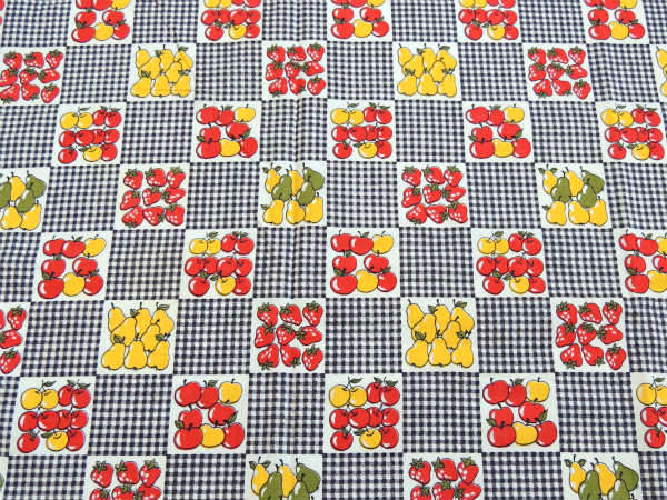 リンゴ&イチゴ&洋梨・フルーツ柄×ブロックチェック・ヴィンテージ・ファブリック/生地/109×82㎝