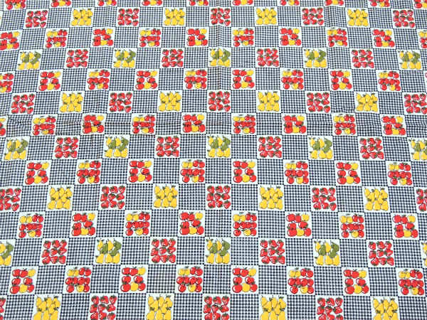 リンゴ&イチゴ&洋梨・フルーツ柄×ブロックチェック・ヴィンテージ・ファブリック/生地/109×82㎝