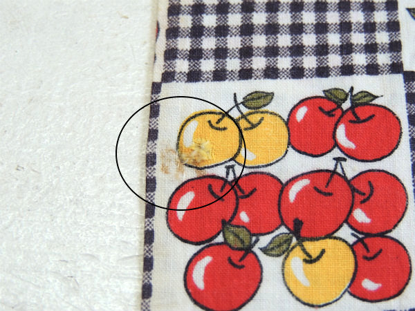 リンゴ&イチゴ&洋梨・フルーツ柄×ブロックチェック・ヴィンテージ・ファブリック/生地/109×82㎝