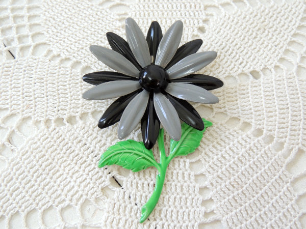 グレー×黒×グリーン 1960~1970s フラワーモチーフ レトロ ヴィンテージ　ブローチ　アクセサリー　USA