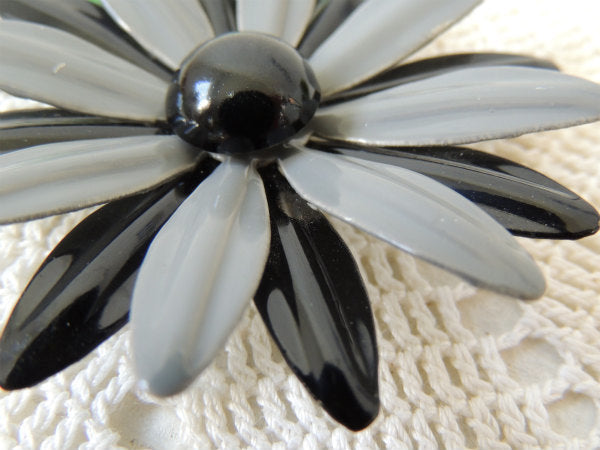 グレー×黒×グリーン 1960~1970s フラワーモチーフ レトロ ヴィンテージ　ブローチ　アクセサリー　USA