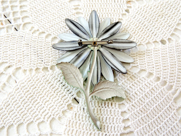 グレー×黒×グリーン 1960~1970s フラワーモチーフ レトロ ヴィンテージ　ブローチ　アクセサリー　USA