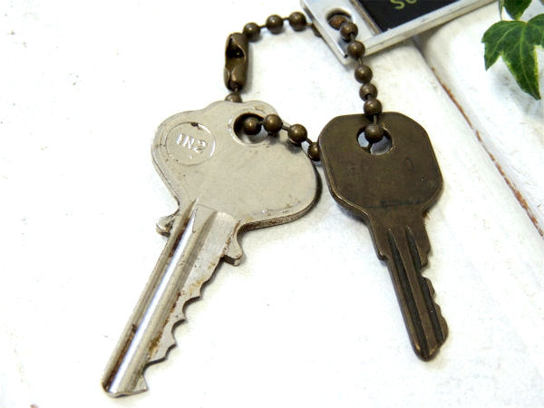 SUS 599・カリフォルニア 黒 ナンバープレート型 ヴィンテージ・キーホルダー+FUEL 鍵