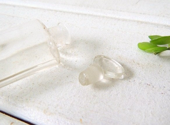 気泡入りのガラス製・小さなアンティーク・香水瓶/パヒュームボトル USA