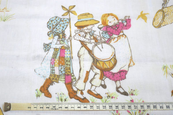 【ホリーホビー】HOLLY HOBBIE・レトロな遊び柄・ヴィンテージ・ユーズドシーツ(フラット)