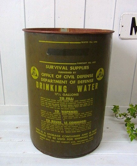 【DRINKING WATER】ステンシル文字入り・大きなヴィンテージ・スチール缶/ミリタリー