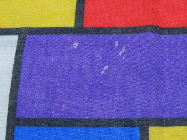 【ミッキー&フレンズ】カラフルなブロック柄・ヴィンテージ・ユーズドシーツ(1/2) USA