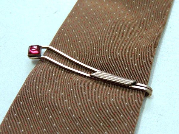 HICKOK・USA・10K・ワインレッド 宝石 モチーフ アンティーク&ヴィンテージ・タイピン