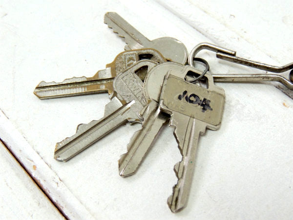 【レザー・ハンドクラフト・革】ヴィンテージ・キーホルダー・USA鍵5本付きU