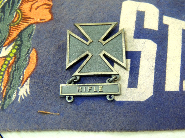 1950's・インディアン・ミリタリー ヴィンテージ・ペナント・壁飾り・勲章バッジ付き