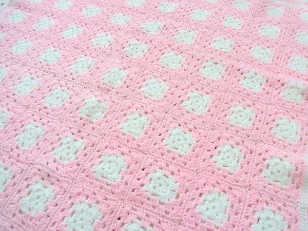 ベビーピンク・モチーフ編み・ハンドメイド・アンティーク・ニットブランケット/USA
