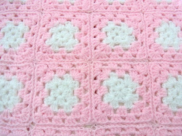 ベビーピンク・モチーフ編み・ハンドメイド・アンティーク・ニットブランケット/USA