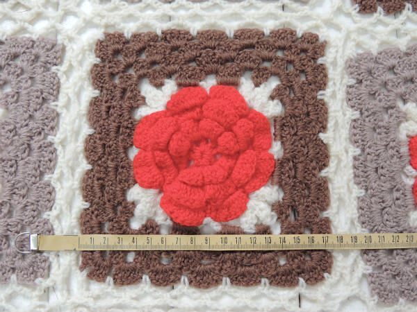 お花の立体モチーフ編み・ハンドメイド・アンティーク・ブランケット/ひざ掛け USA