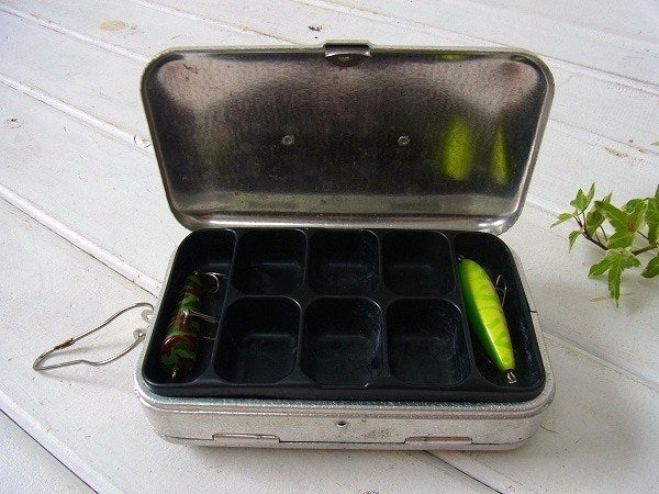 【UMCO】アルミ製・ヴィンテージ・タックルボックス・MODEL P-9/フィッシング USA