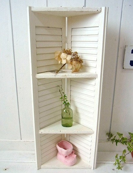 ホワイトトーン US アンティーク・ルーバー・3段・コーナー シェルフ 飾り棚 ① インテリア