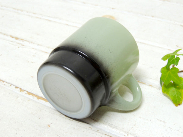 【FireKing】ファイヤーキング・灰×黒・スタッキング・マグカップ・Cハンドル・食器 USA