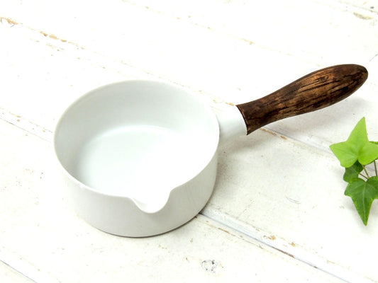 【西ドイツ製・H↓】美しいデザイン・白磁・ヴィンテージ・陶器製・ポッタリー・片手鍋・木製ハンドル