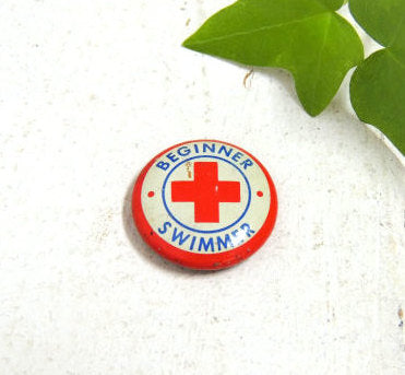 【BEGINNER SWIMMER・赤十字・レッドクロス】ヴィンテージ・缶バッジ・USA