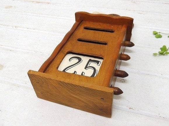 Enesco オキュパイドジャパン THE HOMESTEAD IN WINTER タイル付き ノスタルジックな木製 アンティーク デスクカレンダー 卓上カレンダー