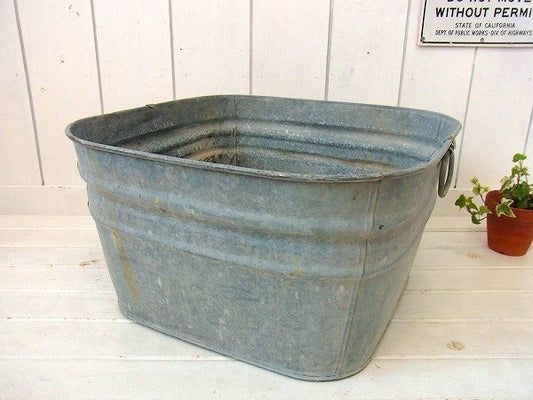 スクエア型のシャビーなヴィンテージ・ブリキバケツ/洗濯タライ・USA